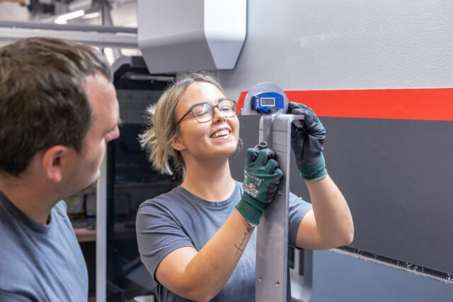 Daxner Lehrling Produktion Duo 2 apprentice production and assembly