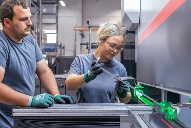 Daxner Lehrling Maschine apprentice production and assembly