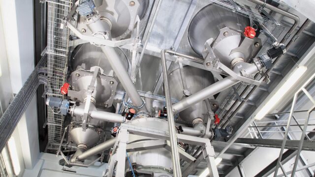 Daxner Dosierung Chargenkomponenten Dosierschnecke Behälterwaage pneumatische Zuführung Dissolver Mischer