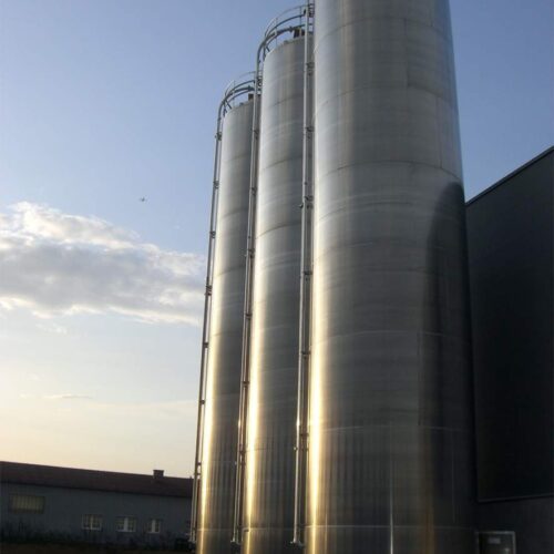 Daxner Extrusionsanlage für die Herstellung von Folien mit Verarbeitung von Recyclingmaterial und Beimengung von Füllstoffteilen (Kreide) New extrusion system for polymer production with raw materials such as Calciumcarbonat and Talkum including the processing of recycled materials.