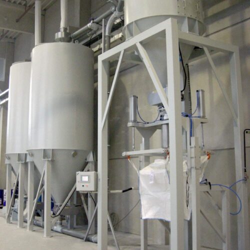 Daxner Extrusionsanlage für die Herstellung von Folien mit Verarbeitung von Recyclingmaterial und Beimengung von Füllstoffteilen (Kreide) New extrusion system for polymer production with raw materials such as Calciumcarbonat and Talkum including the processing of recycled materials.