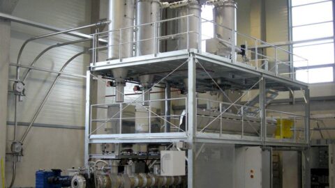 Daxner Extrusionsanlage für die Herstellung von Folien mit Verarbeitung von Recyclingmaterial und Beimengung von Füllstoffteilen (Kreide) New extrusion system for polymer production with raw materials such as Calciumcarbonat and Talkum including the processing of recycled materials.