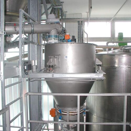 Daxner Silo-Dosieranlage für Pulverkomponenten zur Herstellung von Milchprodukten Silo- and dosing facility for powder components in the production of dairy products