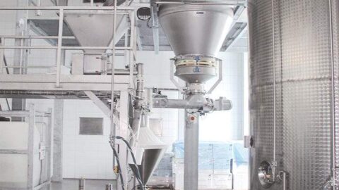 Daxner Silo-Dosieranlage für Pulverkomponenten zur Herstellung von Milchprodukten Silo- and dosing facility for powder components in the production of dairy products