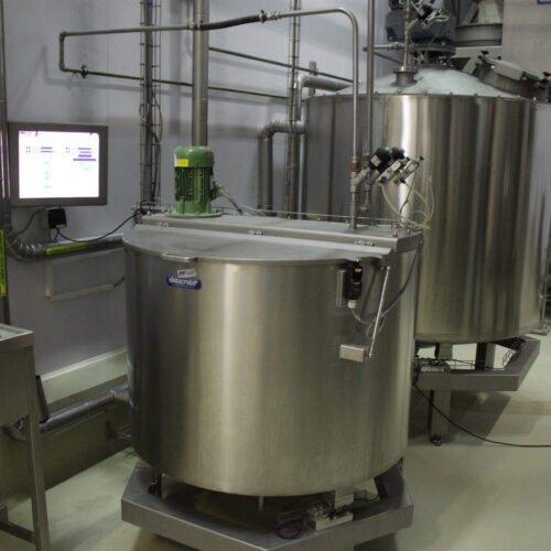 Daxner At first, the yeast is dissolved and after that, it is pumped to the storage tank next to it