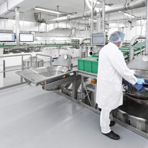 Daxner automatisch dosierten Komponenten wird der Container unter Handaufgabestationen positioniert. Hier werden alle Kleinkomponenten als Ganzgebinde und/oder Teilmengen aus dem KKL aufgegeben.