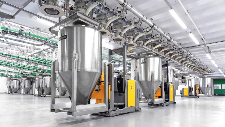 Daxner Vollautomatisches Absammelsystem mittels Daxner Container Systems DCS in Verbindung mit Fahrerlosem Transportsystem FTS Container der Serie DCHD in Hygienic Design, Nutzinhalt 1.200 Liter, CIP-faehig