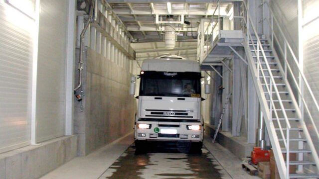 Verladesiloanlage Daxner Muehle Verladehalle Außen Silo LKW