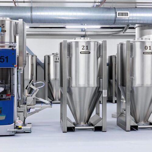 Daxner The containers move through the plant with the help of Automatic Guided Vehicles.