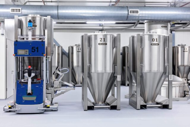 Daxner Automatischer Container Transport mittels fahrerlosem Transportsystem FTS.