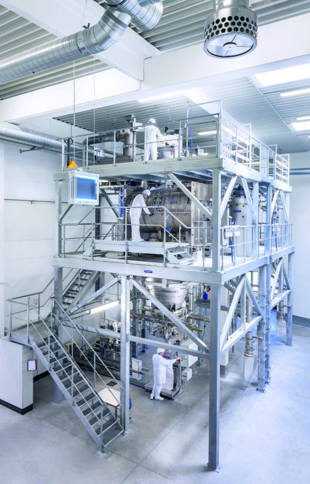 Daxner Mischturm Mixing tower Gravimetrische Spezialmischanlage für die Herstellung komplexer Backmittel Gravimetric, compact designed mixing plant equipped with two separate mixing lines