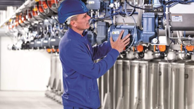 Daxner Montage Team Monteur Installation mechanic after sales