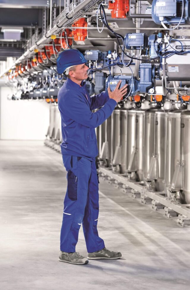 Daxner Montage Team Monteur Installation mechanic after sales