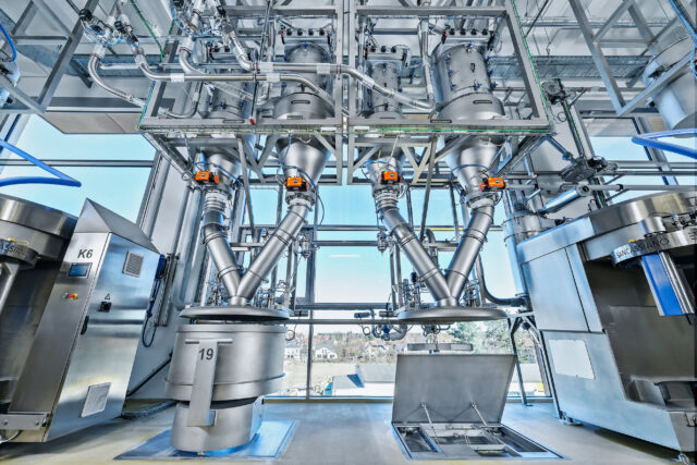 Zentrale Mehl- und Komponentenverwiegestation mit Bodenwaage