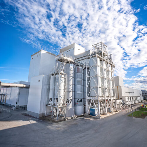 Großkomponenten-Silos im Außenbereich